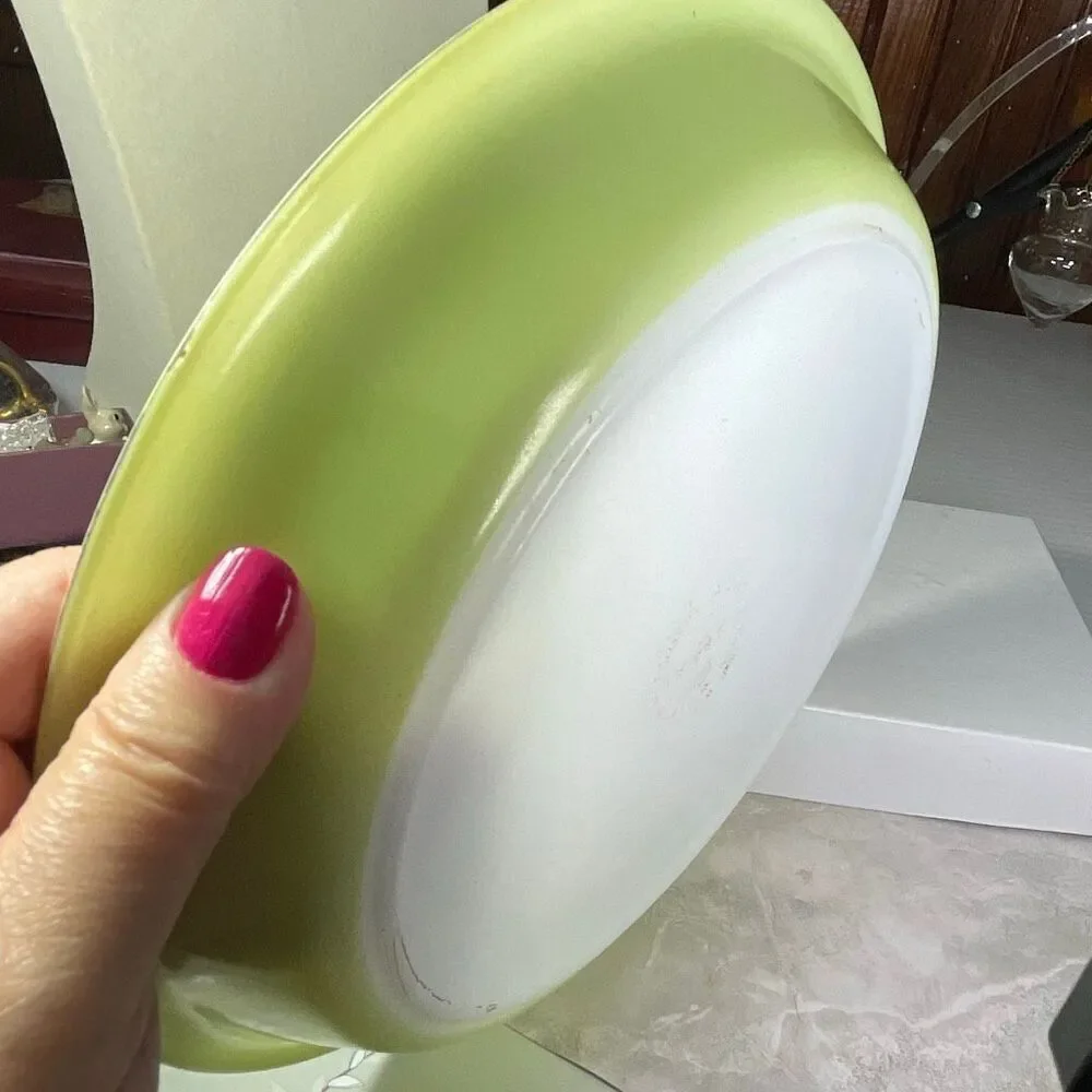 VTG 1960’s Pyrex Lime Green 8.5” pie pan.